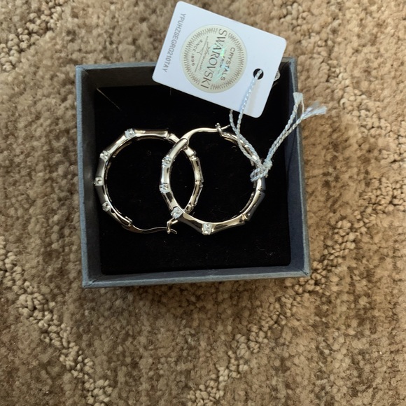 Beautiful earrings v comfortable to wear - Picture 3 of 5